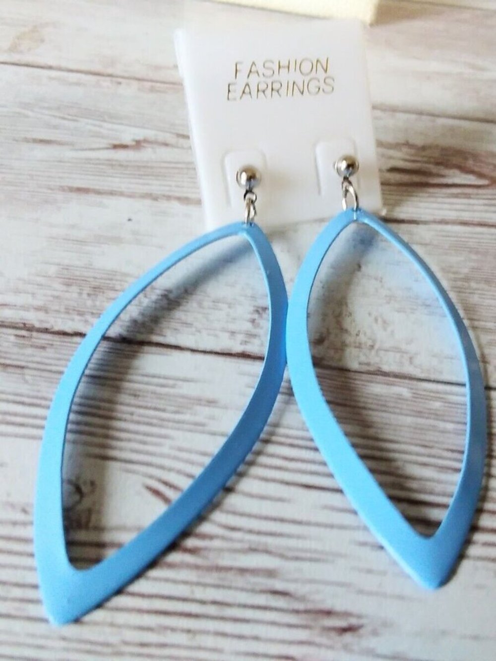 Pretty 1980s Pastel Blue Leaf Cutout Earrings